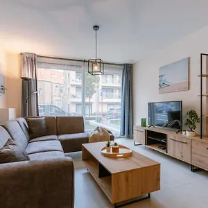 bright-apartment-only-5-minutes-from-the-beach.hotelsghent.com/