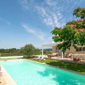 les-terrasses-de-cascavelle.fr-provencehotel.com/