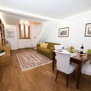 https://amoromafrancesca.it-romehotels.com